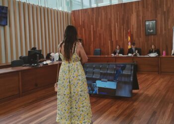 Rebajan la condena a una enfermera que dio fármacos a su bebé para culpar al padre
