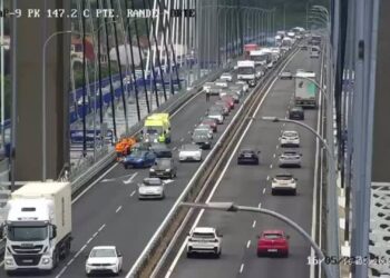 Restablecida la circulación en el puente de Rande tras un accidente múltiple que provocó kilómetros de atasco