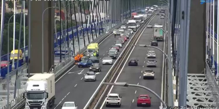 Restablecida la circulación en el puente de Rande tras un accidente múltiple que provocó kilómetros de atasco