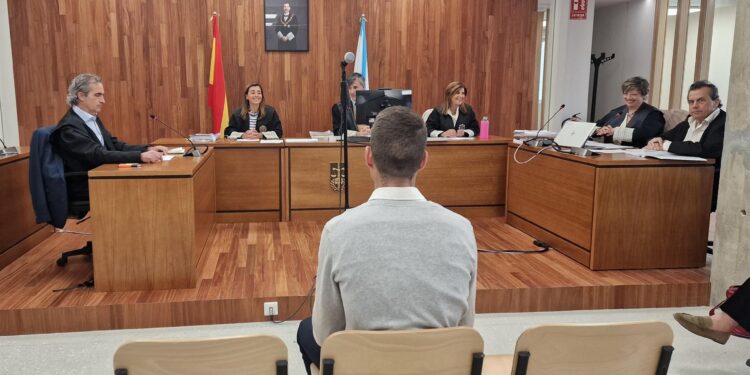 La justicia para Nacho se alarga: la Audiencia aplaza un mes el juicio por la paliza a un joven en Nigrán