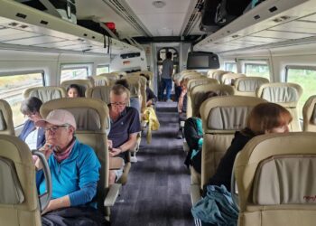 Mal estreno del AVE Avril en Galicia: paralizado el primer tren a escasos metros de Ourense