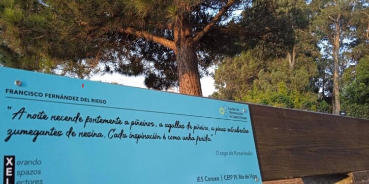 Los estudiantes de Vigo llevan los versos de Luísa Villalta a la playa