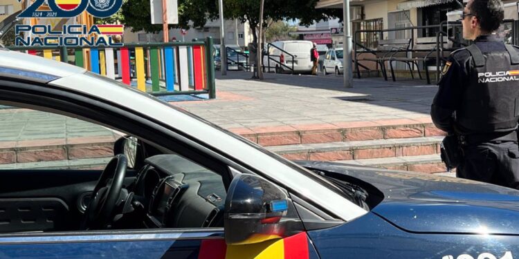 Un atracador roba en una farmacia de la calle Fragoso con un arma blanca