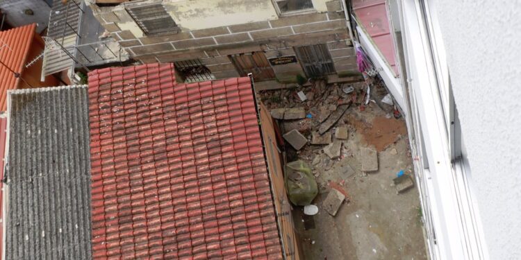 Urbanismo ejecutará medidas urgentes de seguridad en el edificio en el que murió el bombero vigués