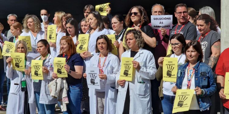«Excesiva violencia»: la denuncia de los sanitarios vigueses, que sufren hasta golpes físicos