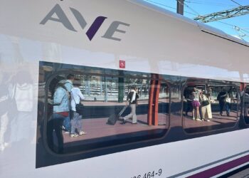 Unas 17.000 personas viajaron en los AVE Avril que conectan Galicia con Madrid en la primera semana desde su estreno
