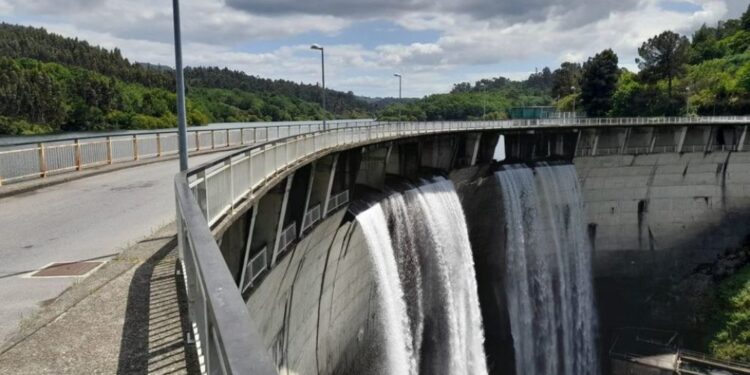 El TSXG avala que O Porriño debe pagar a Vigo por el agua que recibe de la presa de Eiras