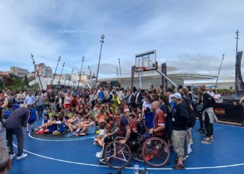 Vialia invita a sus visitantes a recrear la esencia de Galicia en un mural gigante