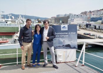 A poesía de Olga Novo ilustra o novo cartel de Pereira: «Chamoume o mar para romper augas»
