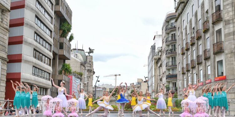 Broche final al curso de cientos de bailarines en la Porta do Sol