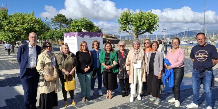 Llega a Baiona la muestra itinerante sobre trece mujeres de la emigración