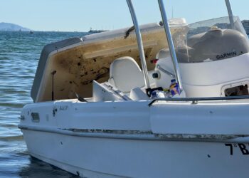 Cinco heridos, entre ellos varios niños, al salir despedidos de un barco por una explosión