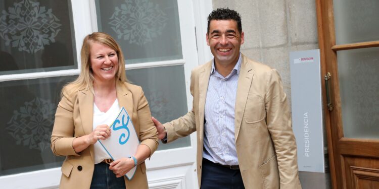 A Deputación investirá 100.000 euros na renovación da pista do pavillón de Salceda