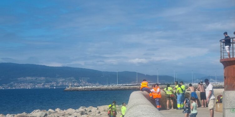 Gran despliegue de emergencias en el Museo do Mar de Vigo por la caída de un joven