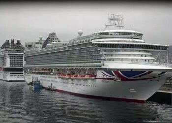 Junio se inicia con tres dobles escalas de cruceros en Vigo, dos buques en viaje inaugural
