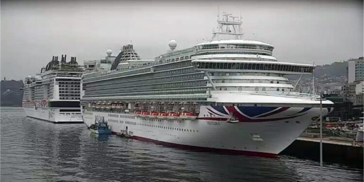 Junio se inicia con tres dobles escalas de cruceros en Vigo, dos buques en viaje inaugural