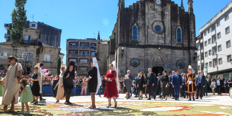 Ponteareas celebra el Corpus Christi con 29 alfombras de flores