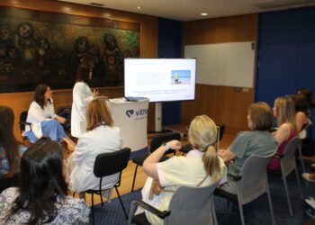 Pediatras alertan de que una quemadura solar en la infancia «casi duplica el riesgo de melanoma»