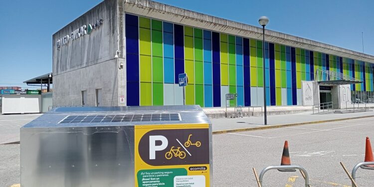 La estación de Vigo-Guixar estrena un parking cubierto para bicis y patinetes