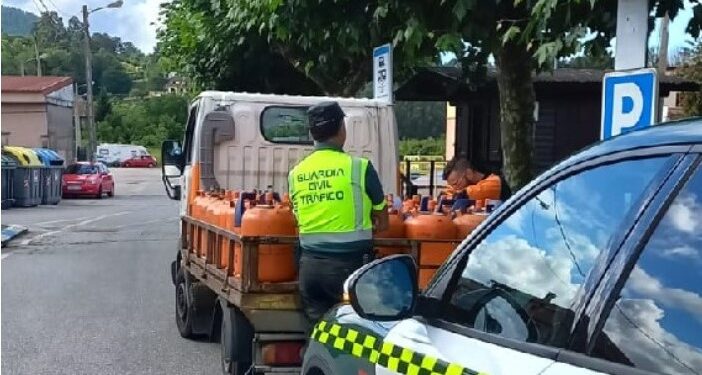 Multado un repartidor de bombonas de butano por circular sin cinturón y dar positivo en cocaína