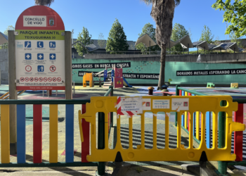 El Concello demolerá un muro en Navia ante el riesgo de desplome sobre el parque infantil