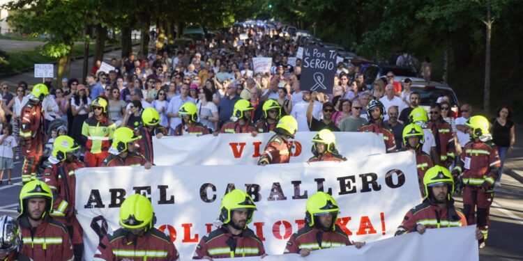 La plataforma Vigo sen Bombeiros sale a la calle: «Hemos pagado un precio muy caro»