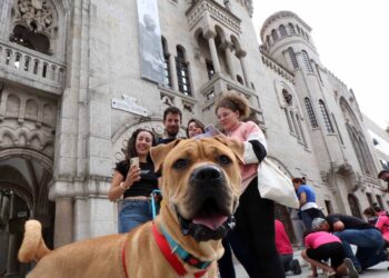 Más de 240 personas se lanzaron a la calle para conocer a Antonio Palacios
