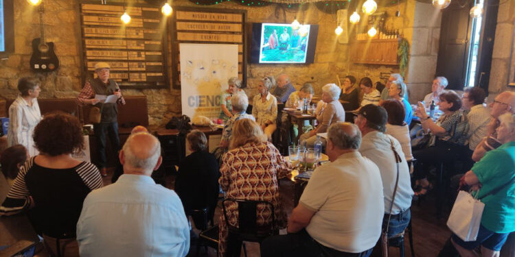 Regresan as charlas do alumnado do Programa de Maiores ás cafetarías de Vigo e Pontevedra