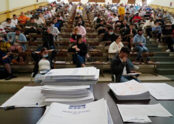 Más de 13.000 estudiantes, casi 3.000 en Vigo, se enfrentan a la última ABAU con modelo covid