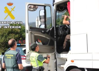 Diez implicados en una red que manipulaba los tacógrafos del transporte de marisco y pescado