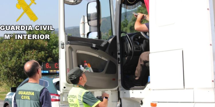 Diez implicados en una red que manipulaba los tacógrafos del transporte de marisco y pescado