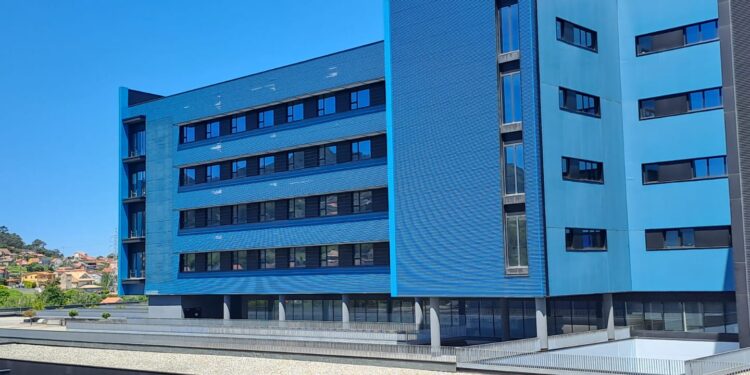 Una inversión de 200.000 euros para «embellecer» la fachada sur del Álvaro Cunqueiro