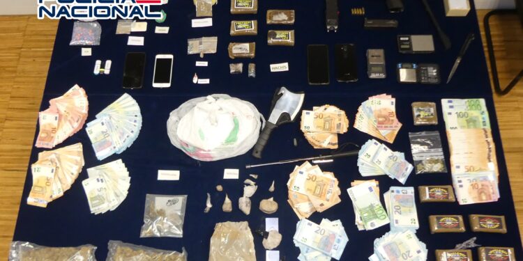 Desarticulados tres puntos negros en Lavadores y Saiáns que vendían siete tipos diferentes de droga