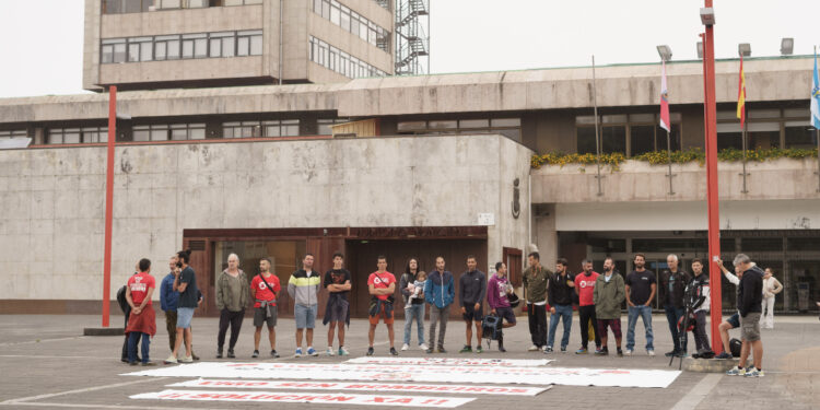 La ‘solución’ que el Concello plantea para los Bomberos de Vigo: hacer 70.000 horas extra