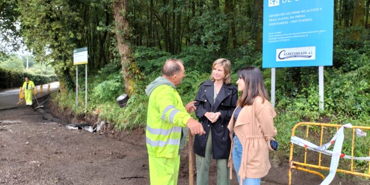 Comezan as obras de asfaltado da contorna da praia da Freixa e o campo de fútbol de Pardellas