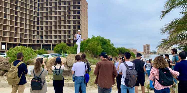 Presentación en Vigo del libro «Pormishuevismo» sobre el despilfarro urbanístico