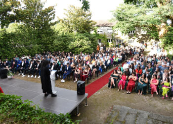 A primeira promoción de Bacharelato de Salceda gradúase no Pazo Pegullal