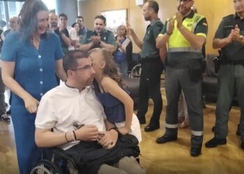 Pasillo de honor en Vigo al guardia civil atropellado en Castellón hace un año