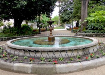 Una Banda Municipal de música y un palco en la Alameda