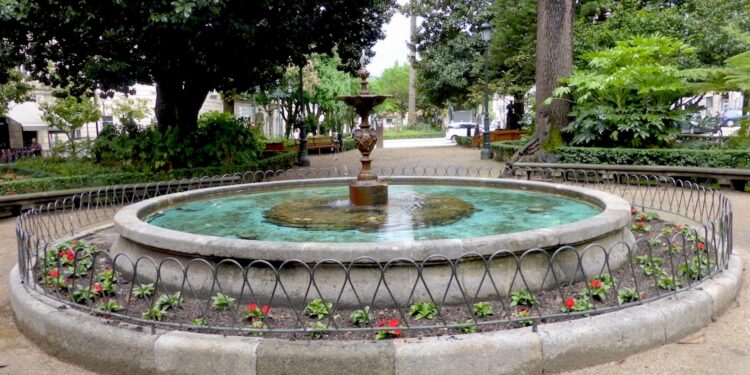 Una Banda Municipal de música y un palco en la Alameda