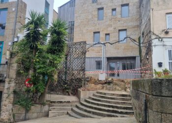 Ni rastro queda ya del bar Edra: aflora la puerta del centro de formación del Casco Vello