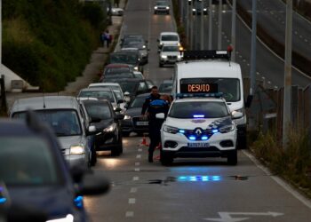 Un pequeño socavón en la Avenida de Madrid provoca el caos al cortar un carril de salida