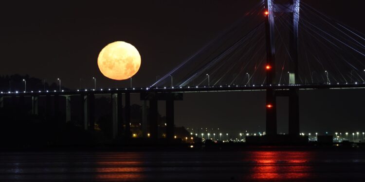 El preludio de la «Luna de fresa» marca el inicio del verano