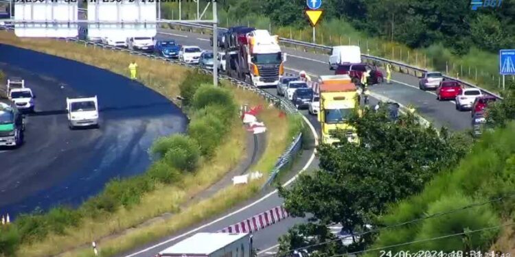 Nuevo accidente en el fatídico punto de la A-52 donde murió un abogado