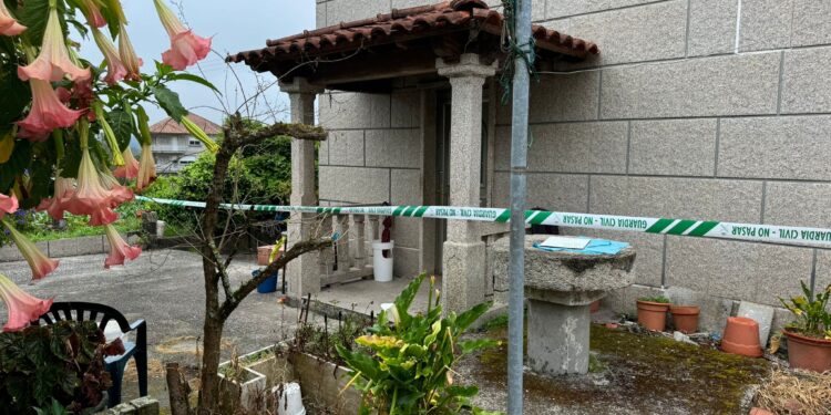 Investigan la muerte de una mujer de 84 años encontrada con moratones en su casa