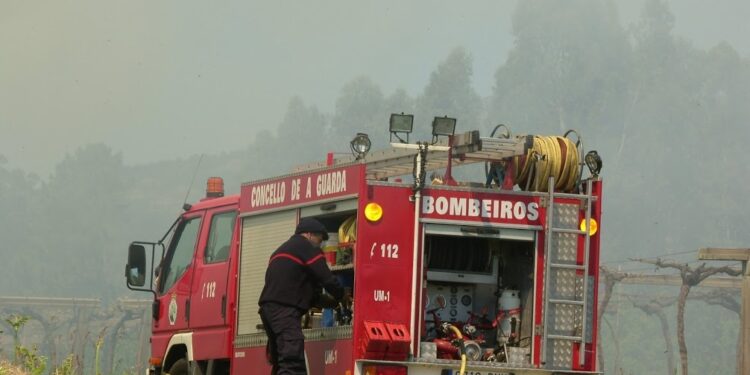 Desalojan un edificio en Tomiño y atienden a dos vecinas por inhalación de humo