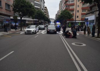 Herida grave tras ser atropellada en Vigo cuando cruzaba con su silla de ruedas