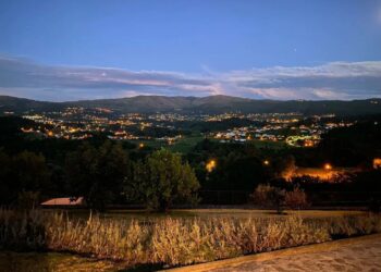Una familia de Arbo lleva un año con filtraciones e inundaciones  tras una obra pública