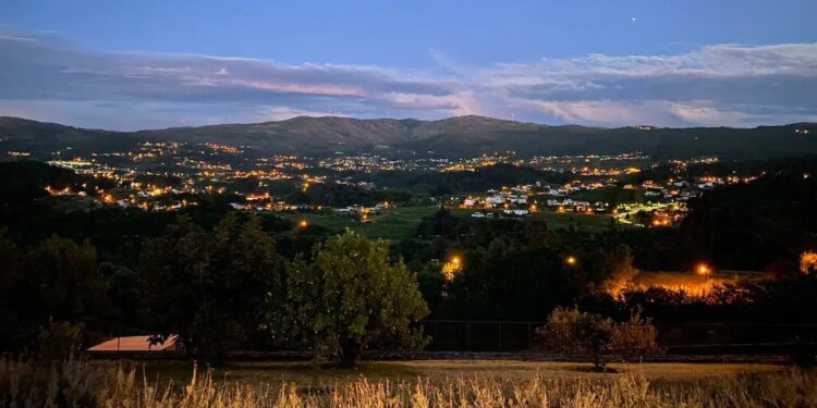 Una familia de Arbo lleva un año con filtraciones e inundaciones tras una obra pública