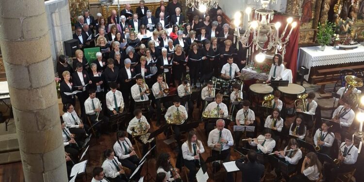 Cheo absoluto para celebrar o 40 aniversario da Coral da Guarda